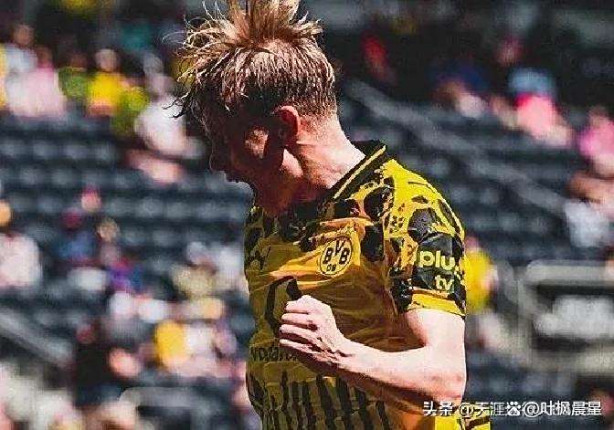 九游游戏APP-多特蒙德主场大捷，球员赛后激动庆祝胜利，学校历史表示.-九游游戏APP