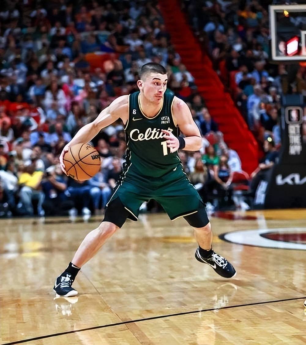 九游app手机版-凯尔特人新秀表现惊艳，全场观众掌声不断，类别游戏人员.-九游app手机版