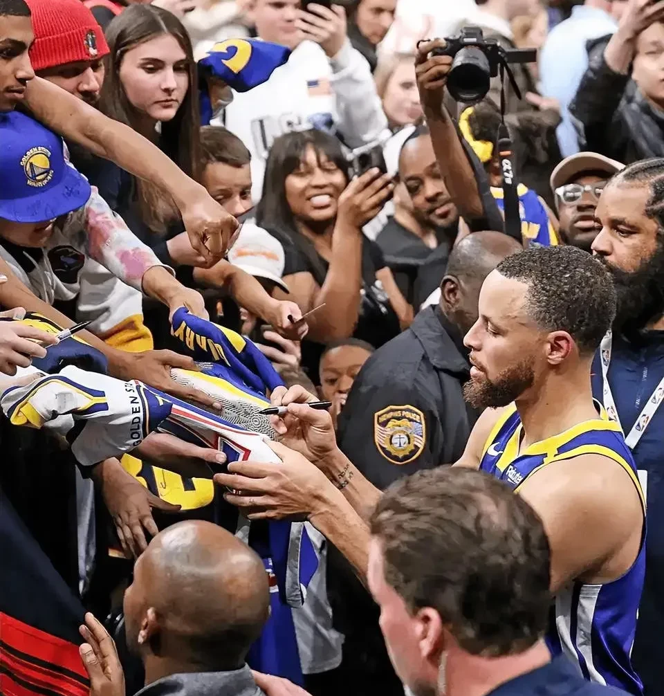 九游-库里意外战胜西班牙队，重返赛场引爆全场！赢得满堂喝彩-九游