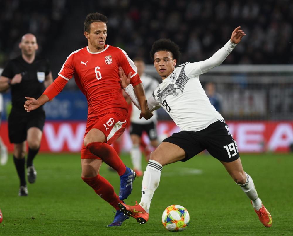 九游游戏APP-赛地聚焦：法甲关键时刻热度飙升；莱比锡内部沟通；更衣室稳定；数据趋势出现新变化-九游游戏APP